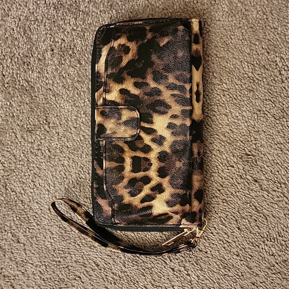 Leopard Clutch